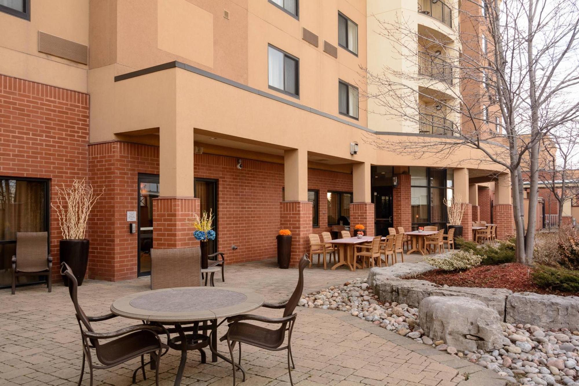 Courtyard By Marriott Toronto Brampton Hotel Exterior photo